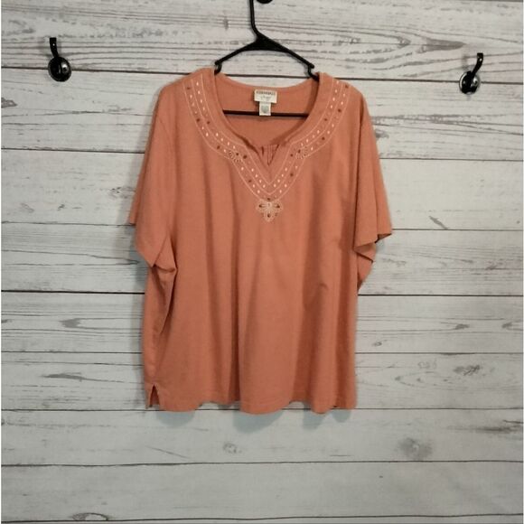 "Essentials" woman's shirt   - Picture 1 of 6